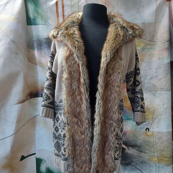 Love21 3/4 Sleeve faux fur Cardigan with hook and eye closure Size XS - Picture 1 of 7